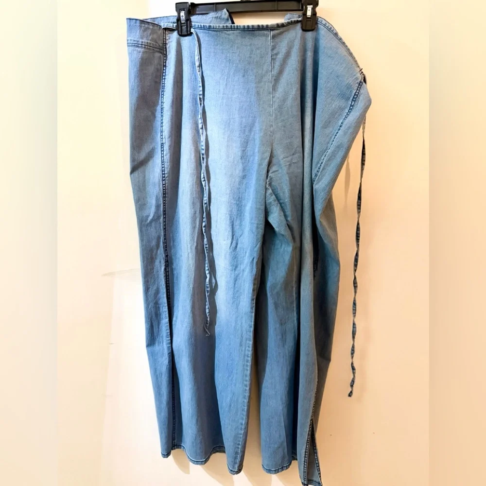 Like New Lane Bryant Bell Bottom Denim Jeans Size 24
